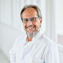 Dr. med. Hasso Balasch ist Chefarzt der Orthopädie Medical Park in Prien Kronprinz.